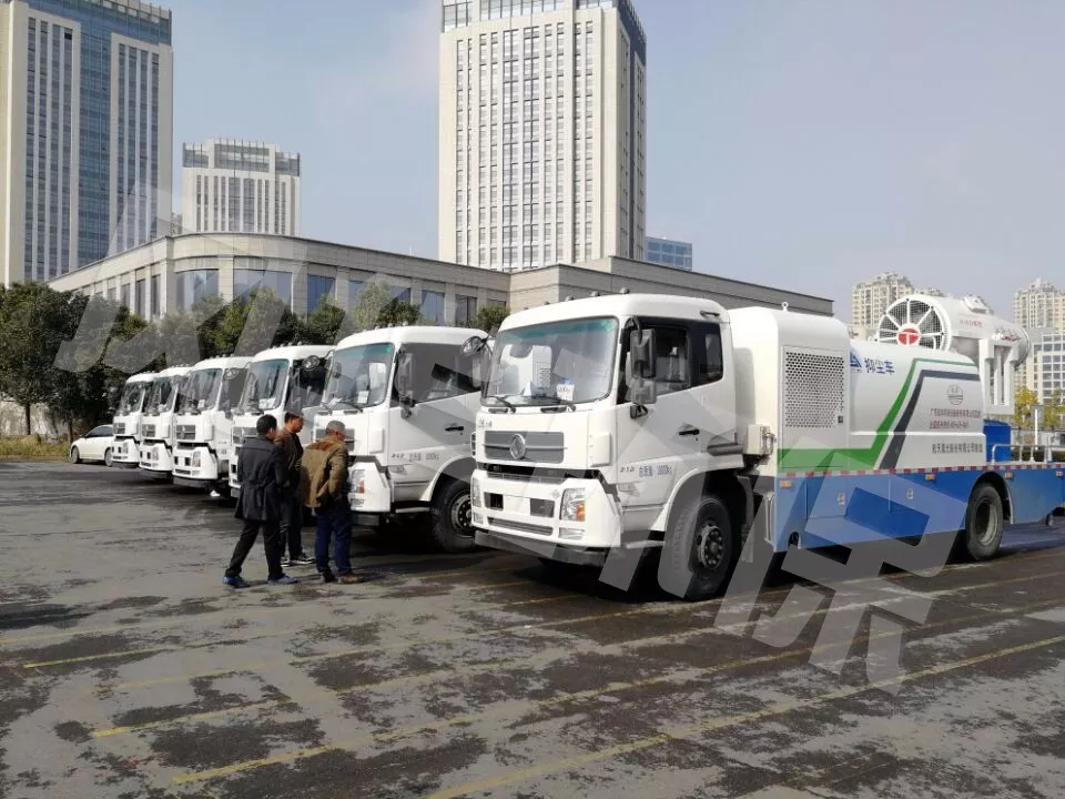 風華環保品牌受追捧：又一批風華新能源霧炮車交付現場